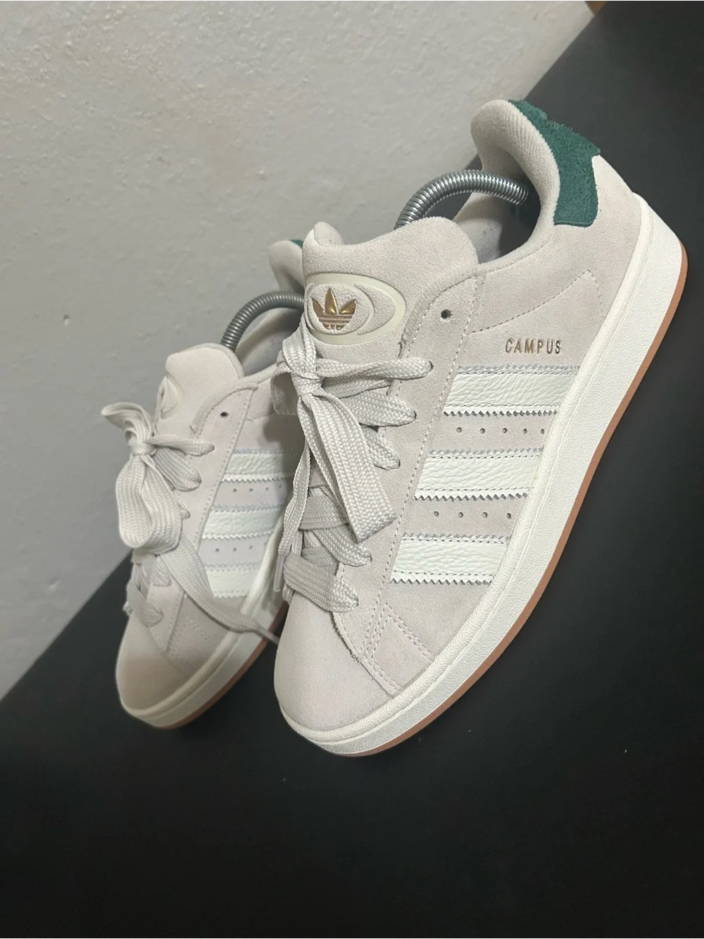 NEW Adidas Campus Suede Sneakers in Off-White with Green Heel Tab size 9